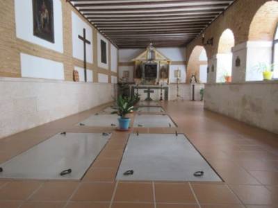 Cementerio del Monasterio de San Pedro Mártir en Mayorga