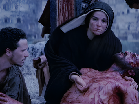 13ª Estación: Jesús es bajado de la cruz.