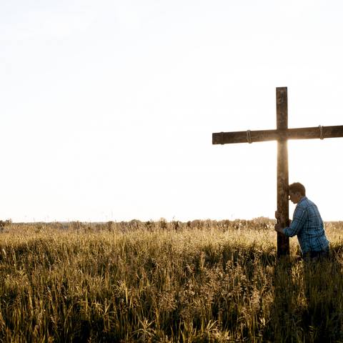2ª Estación: Jesús carga con la cruz